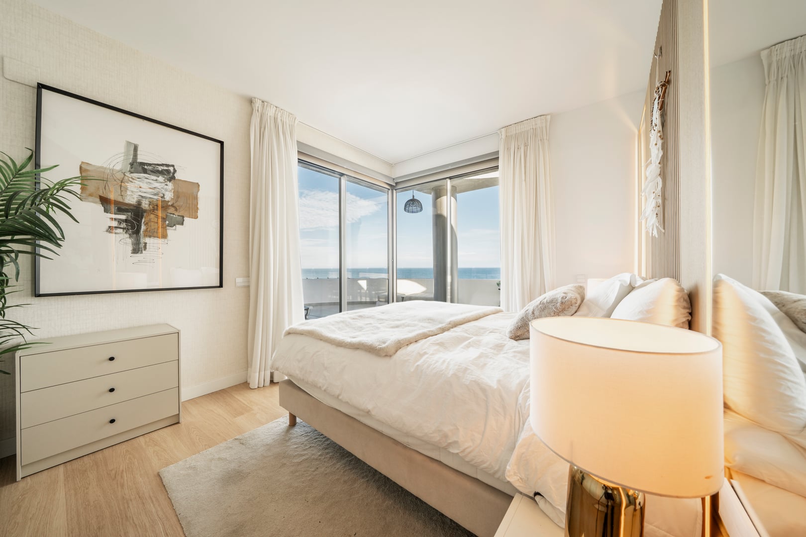 Master suite med dobbelt glasfacade