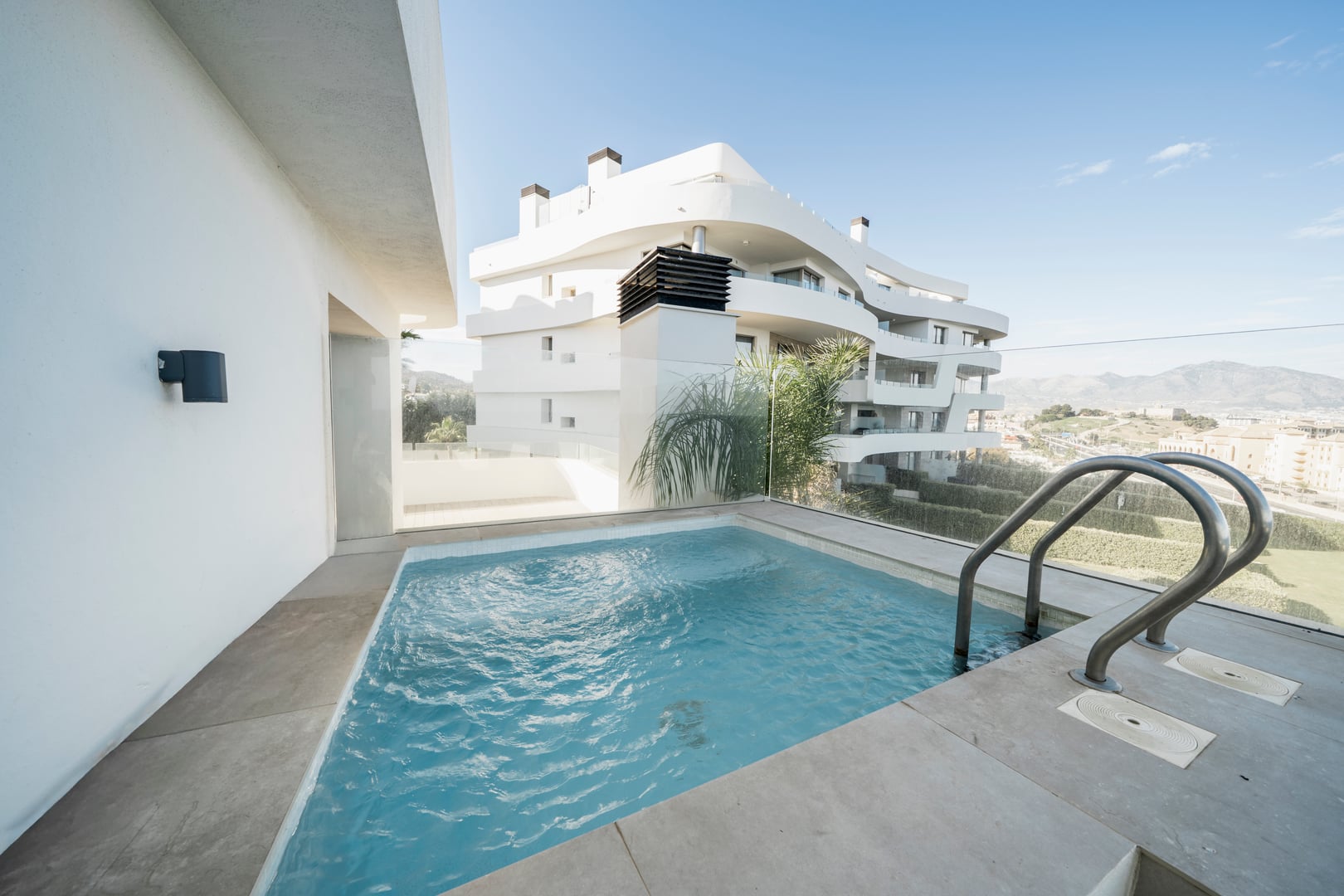 Privat jacuzzi og solhjørne